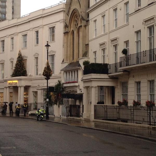 Photo taken at Waitrose by Pascale U. on 12/23/2013-英国伦敦贝尔格莱维亚区莫特克比街27 Photo taken at Waitrose by Pascale U. on 12/23/2013