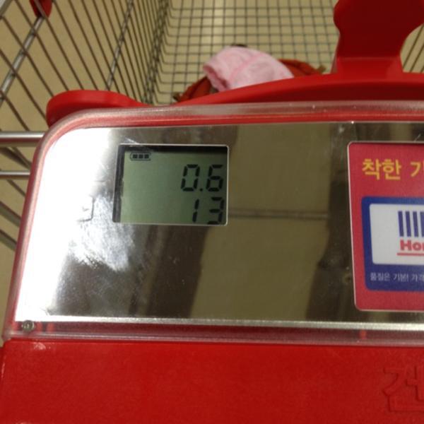 Photo taken at 홈플러스 (Home plus) by s.y p. on 6/26/2012