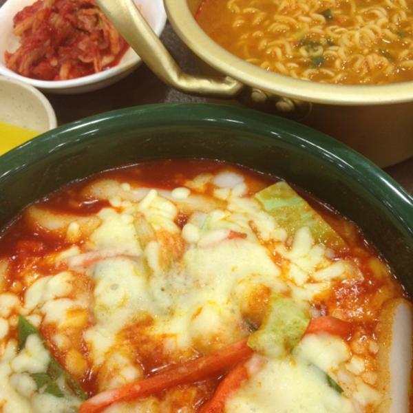 Photo taken at 홈플러스 (Home plus) by s.y p. on 6/28/2012