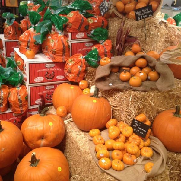 Photo taken at Whole Foods Market by Deanna B. on 10/8/2012-华盛顿州贝尔维尤第116号大街888号 Photo taken at Whole Foods Market by Deanna B. on 10/8/2012