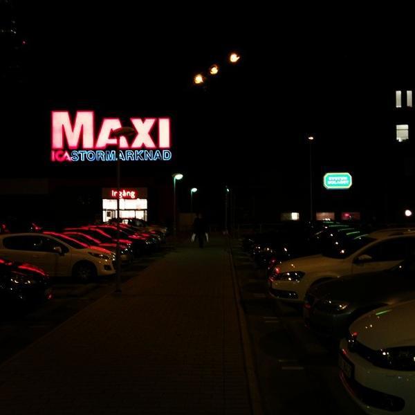 Photo taken at ICA Maxi by Hidehiro K. on 12/6/2013