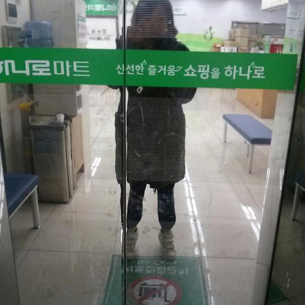 Photo taken at 롯데마트 (Lotte Mart) by 엔요꾸 on 3/15/2013