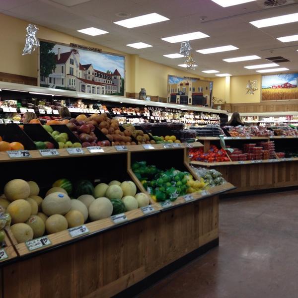 Photo taken at Trader Joe's by Lina on 1/26/2014-美国伊利诺斯州阿冈昆兰德尔南路1800 Photo taken at Trader Joe's by Lina on 1/26/2014