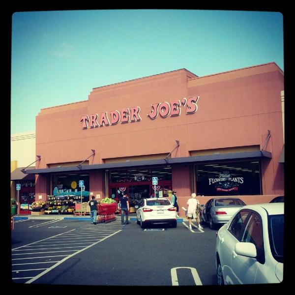 Photo taken at Trader Joe's by Adrian K. on 7/14/2012-加尼福尼亚山景城阵雨街道590(在莱瑟姆街) Photo taken at Trader Joe's by Adrian K. on 7/14/2012