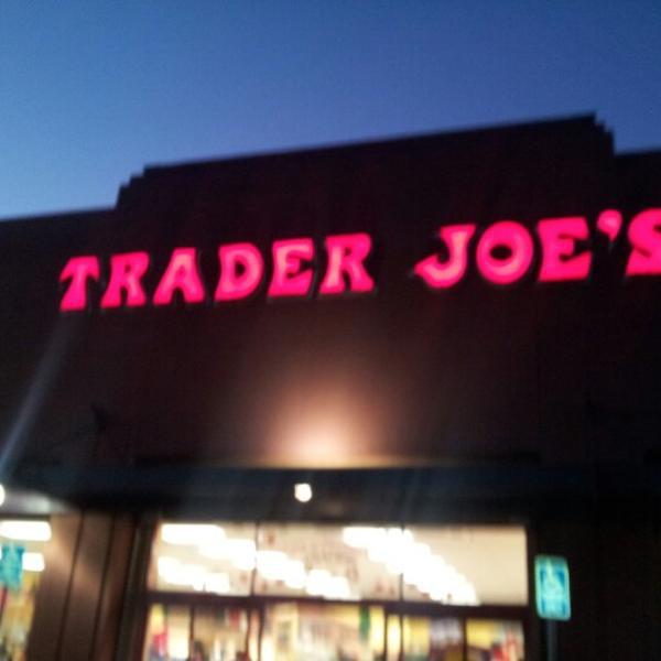 Photo taken at Trader Joe's by Dmytro on 1/27/2013-加尼福尼亚山景城阵雨街道590(在莱瑟姆街) Photo taken at Trader Joe's by Dmytro on 1/27/2013