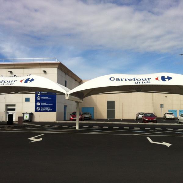 Photo taken at Carrefour by KOLHPM63 on 4/13/2013