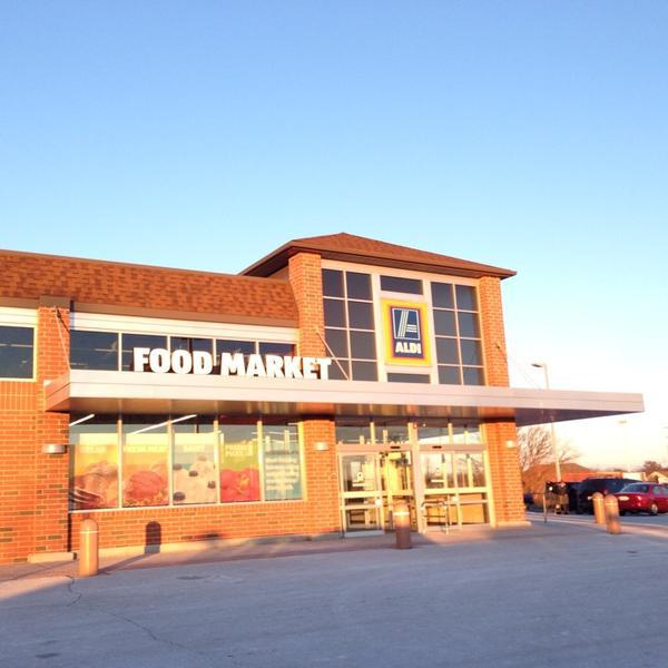 Photo taken at Aldi by Lina on 11/27/2013-美国伊利诺斯州卡里奥克斯路33403号ALDI超市 Photo taken at Aldi by Lina on 11/27/2013