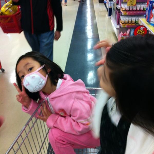 Photo taken at 홈플러스 / Home Plus by J Wook S. on 4/14/2012