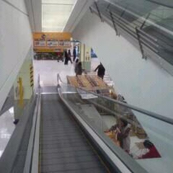 Photo taken at 이마트 (e-mart) by 병주 김. on 11/29/2011