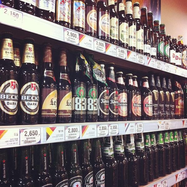 Photo taken at 홈플러스 / Home Plus by Jeong M. on 2/27/2012