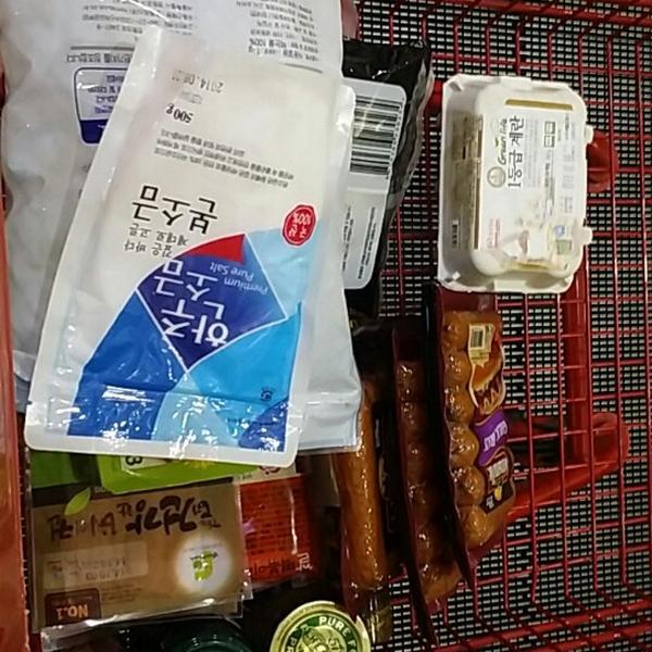 Photo taken at 홈플러스 (Home plus) by Phillip C. on 10/6/2014-首尔市永登浦区堂山路42号 Photo taken at 홈플러스 (Home plus) by Phillip C. on 10/6/2014