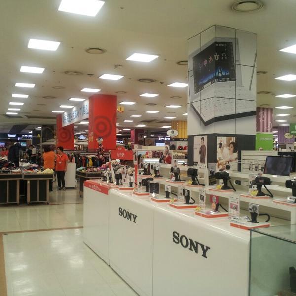 Photo taken at 홈플러스 (Home plus) by Max K. on 10/9/2014-首尔市永登浦区堂山路42号 Photo taken at 홈플러스 (Home plus) by Max K. on 10/9/2014