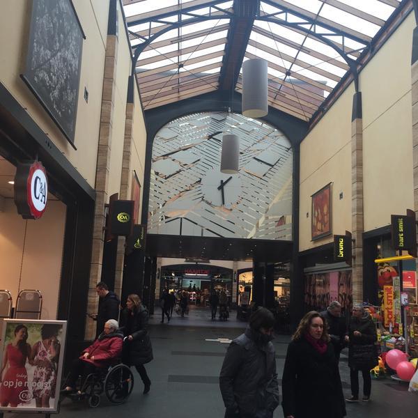 Photo taken at De Tuinen by Leen on 3/24/2015-荷兰南荷兰省纳尔德维克荷兰皇家花园店 Photo taken at De Tuinen by Leen on 3/24/2015