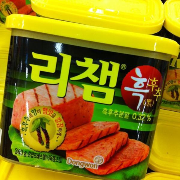 Photo taken at 홈플러스 (Home Plus) by TOMMY L. on 3/31/2012-京畿道高阳市义山817 Photo taken at 홈플러스 (Home Plus) by TOMMY L. on 3/31/2012