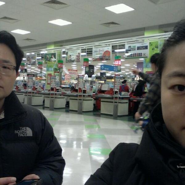 Photo taken at 홈플러스 (Home Plus) by mk p. on 2/18/2012-京畿道高阳市义山817 Photo taken at 홈플러스 (Home Plus) by mk p. on 2/18/2012