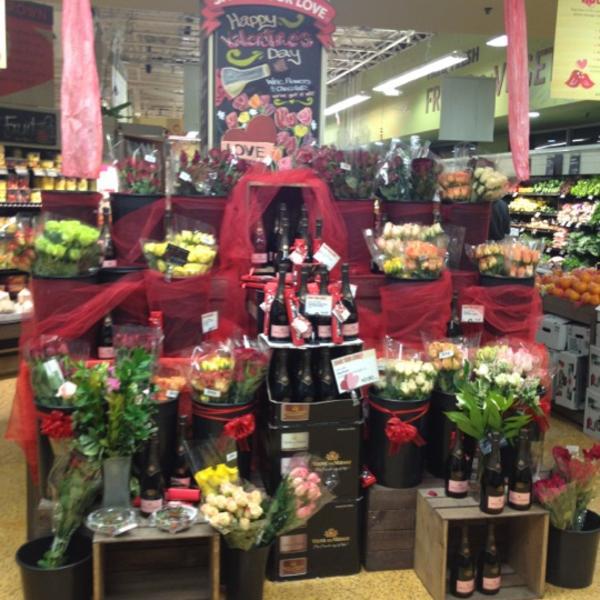 Photo taken at Whole Foods Market by Joey L. on 2/15/2012-美国佛罗里达州迈阿密奥尔顿路6789 Photo taken at Whole Foods Market by Joey L. on 2/15/2012