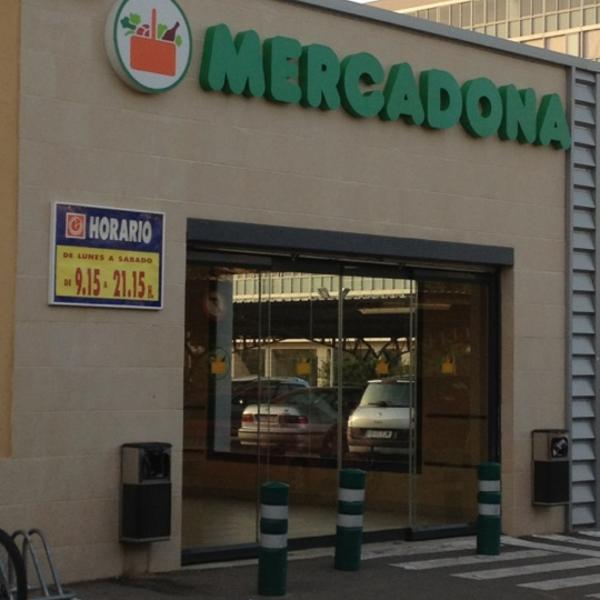 Photo taken at Mercadona Valdespartera by Sergi on 6/28/2012