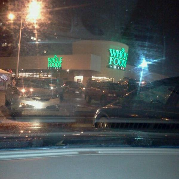 Photo taken at Whole Foods Market by Shatara M. on 2/11/2012-美国田纳西州孟菲斯白杨大道5014(位于门登霍尔路) Photo taken at Whole Foods Market by Shatara M. on 2/11/2012