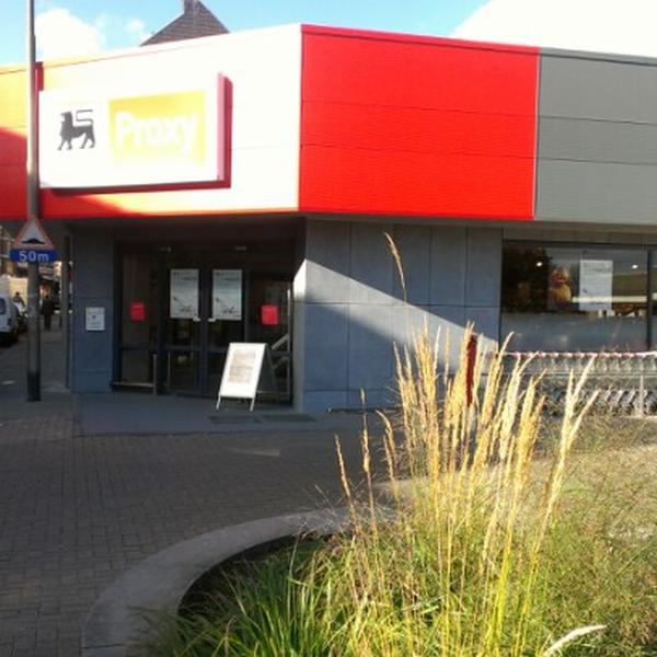 Photo taken at Proxy Delhaize by Matthieu D. on 9/29/2012