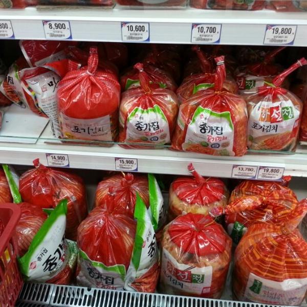 Photo taken at 홈플러스 (Home plus) by Georgeanna H. on 12/27/2012