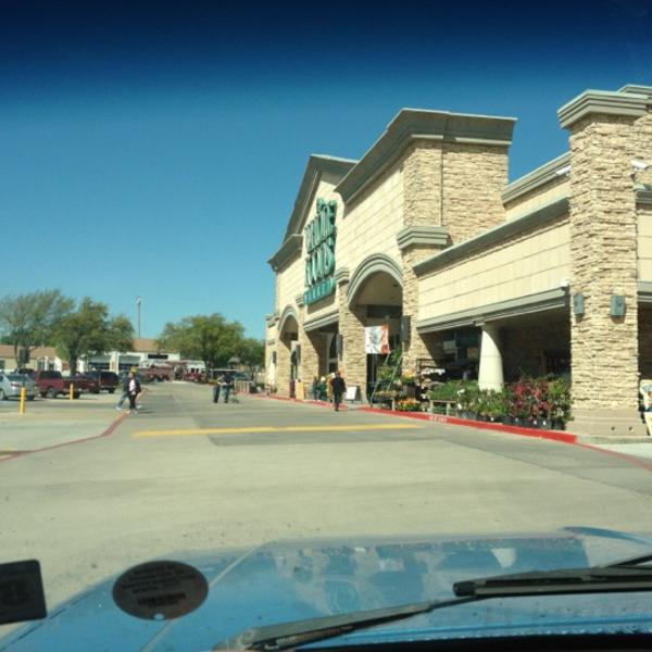 Photo taken at Whole Foods Market by Simsmeyun J. on 3/23/2012-德克萨斯州阿灵顿拉马尔大道801号 Photo taken at Whole Foods Market by Simsmeyun J. on 3/23/2012