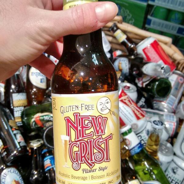 Photo taken at LCBO by Levente on 3/14/2015-加拿大安大略省贵湖石路斯科茨代尔路615 Photo taken at LCBO by Levente on 3/14/2015