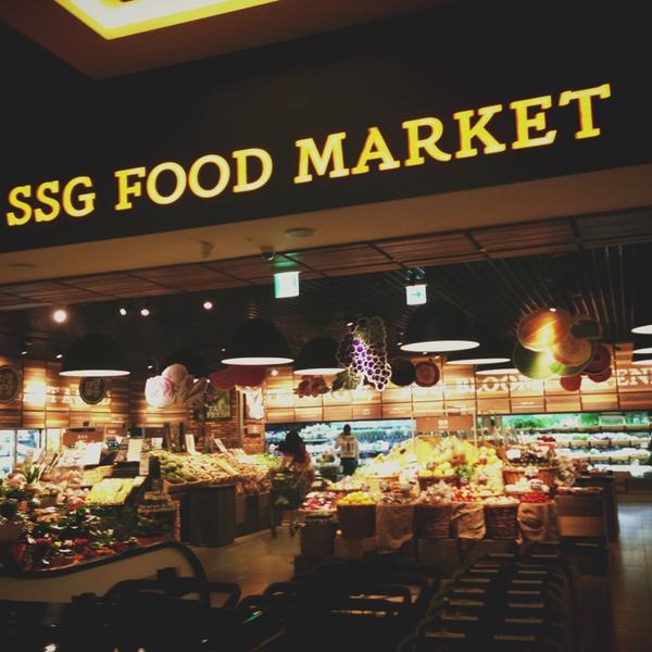 Photo taken at SSG FOOD MARKET by Jey C. on 5/30/2013-首尔特别市江南区清潭洞442号 SSG食品超市 Photo taken at SSG FOOD MARKET by Jey C. on 5/30/2013