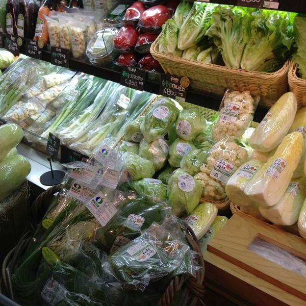 Photo taken at SSG FOOD MARKET by Minhye L. on 2/24/2013-首尔特别市江南区清潭洞442号 SSG食品超市 Photo taken at SSG FOOD MARKET by Minhye L. on 2/24/2013