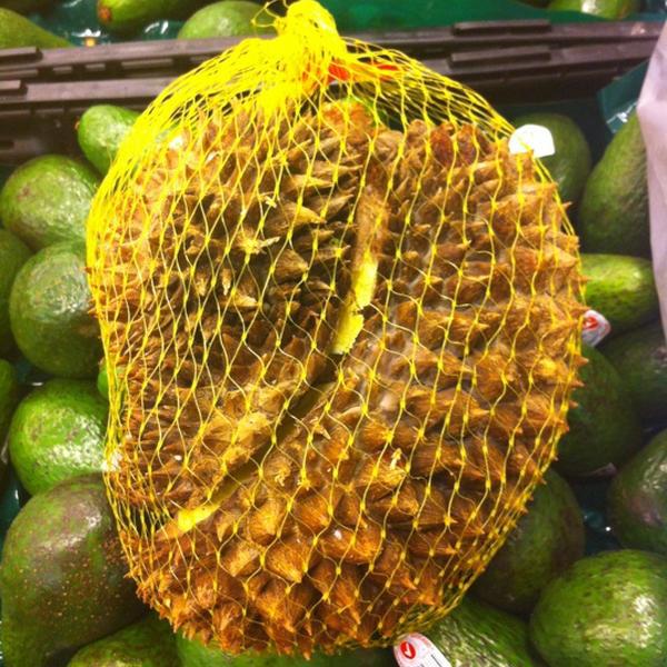 Photo taken at Coles by AorPG R. on 3/5/2012-澳大利亚维多利亚州巴拉克拉瓦卡姆登街54 Photo taken at Coles by AorPG R. on 3/5/2012