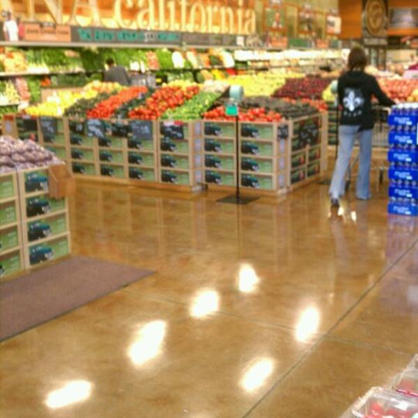 Photo taken at Whole Foods Market by Kevin F. on 6/13/2012-加利福尼亚州塔扎纳文图拉大道18700号 Photo taken at Whole Foods Market by Kevin F. on 6/13/2012