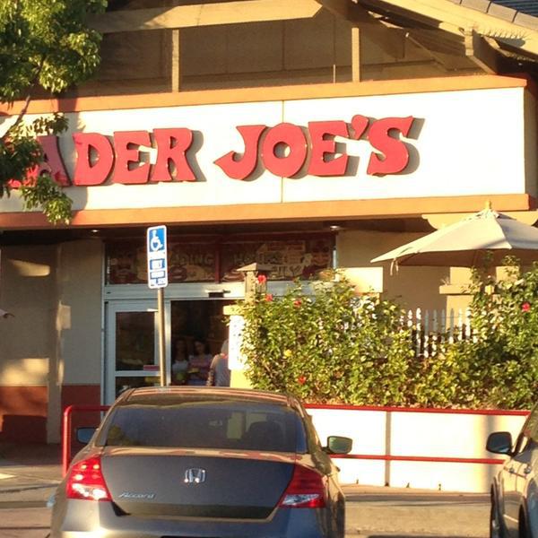 Trader Joe's乔氏连锁洛杉矶店 加利福尼亚州91011 香格里拉加拿大 山麓大道D室（在古尔德大道）475号