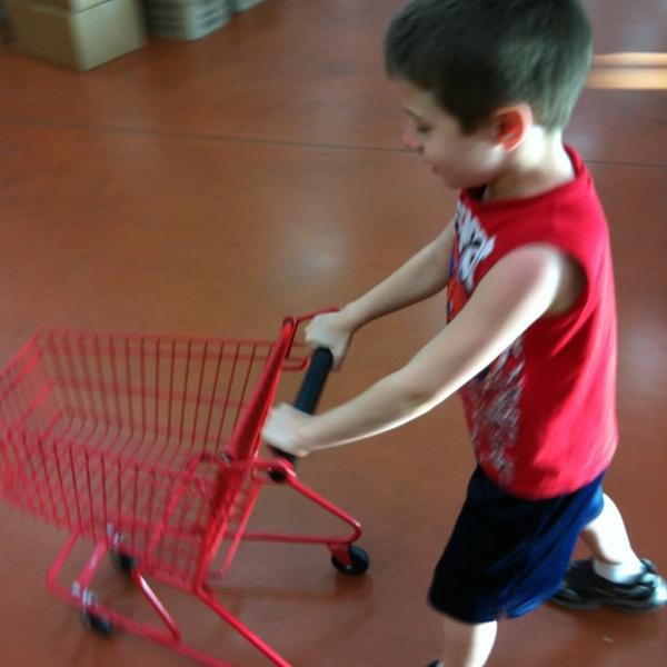 Photo taken at Trader Joe's by Kelsey J. on 3/27/2012-密苏里州圣刘易斯城布伦特伍德中心48号 Photo taken at Trader Joe's by Kelsey J. on 3/27/2012