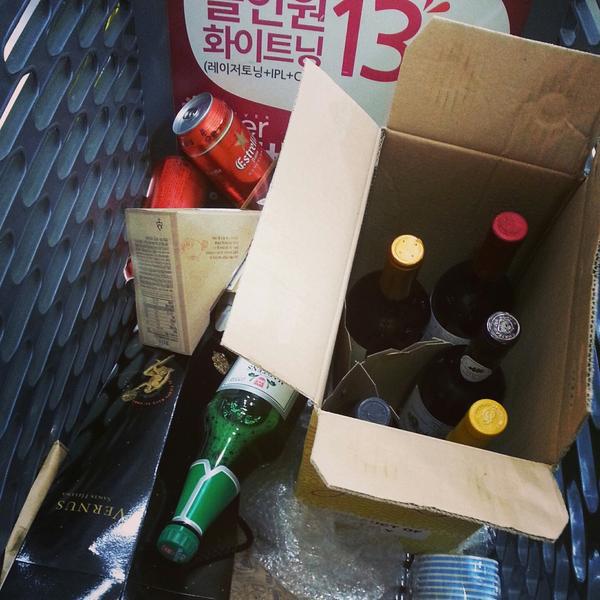 Photo taken at 이마트 (emart) by ji yeon H. on 12/15/2014-首尔特别市数码路32-43易买得超市 Photo taken at 이마트 (emart) by ji yeon H. on 12/15/2014