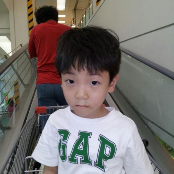 Photo taken at 이마트 (e-mart) by Sung Jun P. on 6/2/2012-釜山广域市中央大街1841易买得超市 Photo taken at 이마트 (e-mart) by Sung Jun P. on 6/2/2012