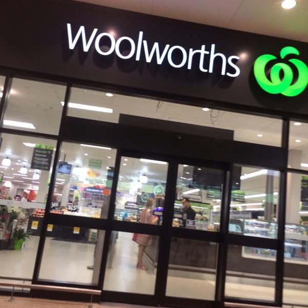 Photo taken at Woolworths by Chorus Call A. on 11/6/2013-澳大利亚昆士兰州纽斯特德天驰76 Photo taken at Woolworths by Chorus Call A. on 11/6/2013