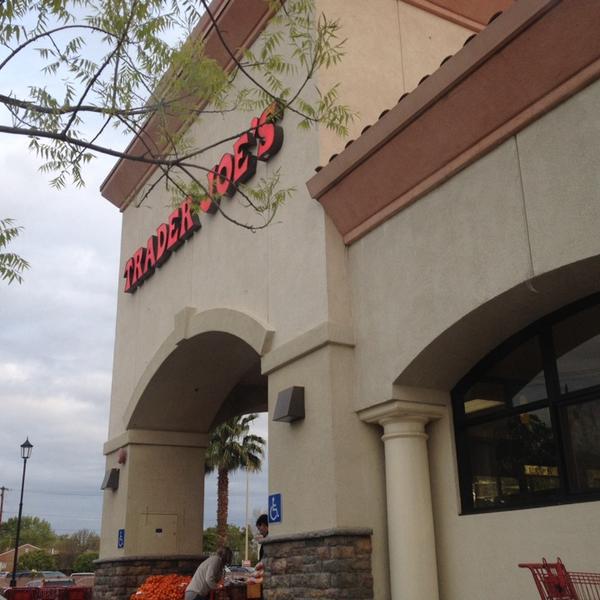 Photo taken at Trader Joe's by Shane B. on 3/28/2014-加尼福尼亚 沙加缅度福尔瑟姆大道5000(在第51街) Photo taken at Trader Joe's by Shane B. on 3/28/2014