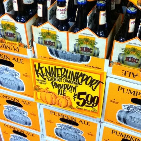 Photo taken at Trader Joe's by ✌Maryanne D. on 10/18/2011-加尼福尼亚 奇诺岗佩顿街道13911(在盛大道) Photo taken at Trader Joe's by ✌Maryanne D. on 10/18/2011