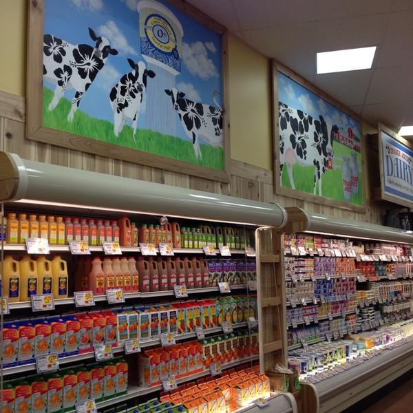 Photo taken at Trader Joe's by Ashleigh W. on 1/10/2014-美国纽约州水牛城尼亚加拉大瀑布大道1565 Photo taken at Trader Joe's by Ashleigh W. on 1/10/2014