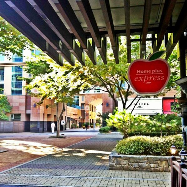 Photo taken at 홈플러스익스프레스 (Home plus Express) by Kate K. on 10/21/2011