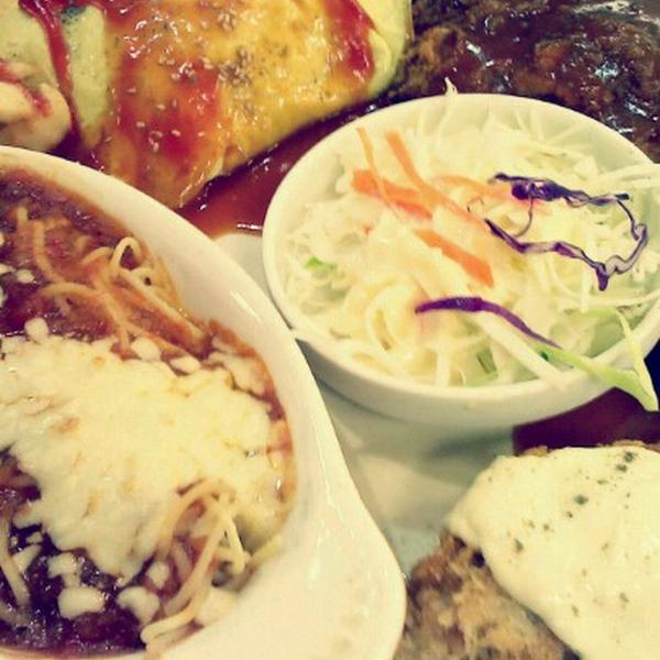 Photo taken at 홈플러스익스프레스 (Home plus Express) by Emily P. on 12/16/2012