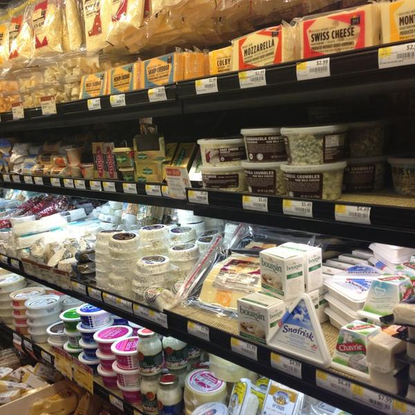 Photo taken at Whole Foods Market by Dyannah C. on 1/5/2013-佛罗里达州劳德代尔堡联邦高速路2000号(在第19大街和21大街之间) Photo taken at Whole Foods Market by Dyannah C. on 1/5/2013