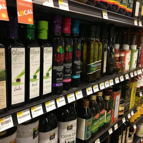 Photo taken at Whole Foods Market by Dyannah C. on 1/2/2013-佛罗里达州劳德代尔堡联邦高速路2000号(在第19大街和21大街之间) Photo taken at Whole Foods Market by Dyannah C. on 1/2/2013