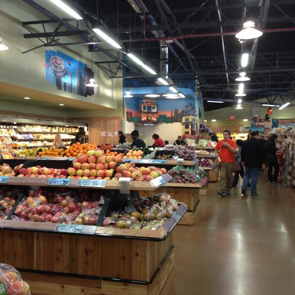 Photo taken at Trader Joe's by Vinay on 4/3/2013-加尼福尼亚旧金山海德街1095(在加州街) Photo taken at Trader Joe's by Vinay on 4/3/2013