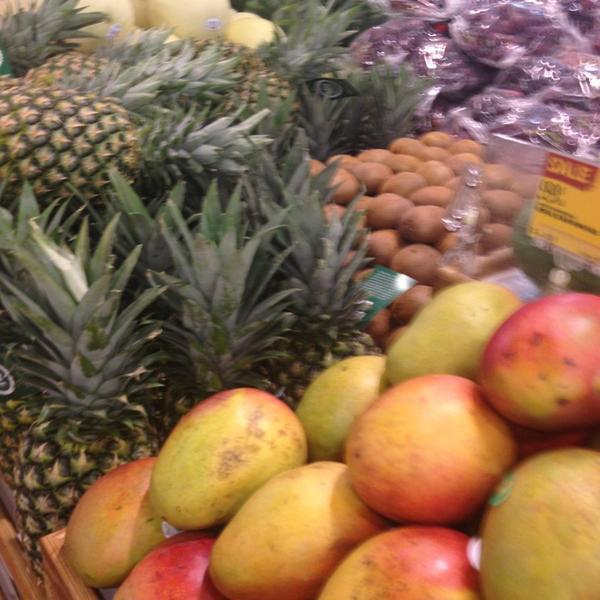 Photo taken at Whole Foods Market by goko.usa on 1/2/2013-德克萨斯州达拉斯卢姆阿尔托路4100号 Photo taken at Whole Foods Market by goko.usa on 1/2/2013