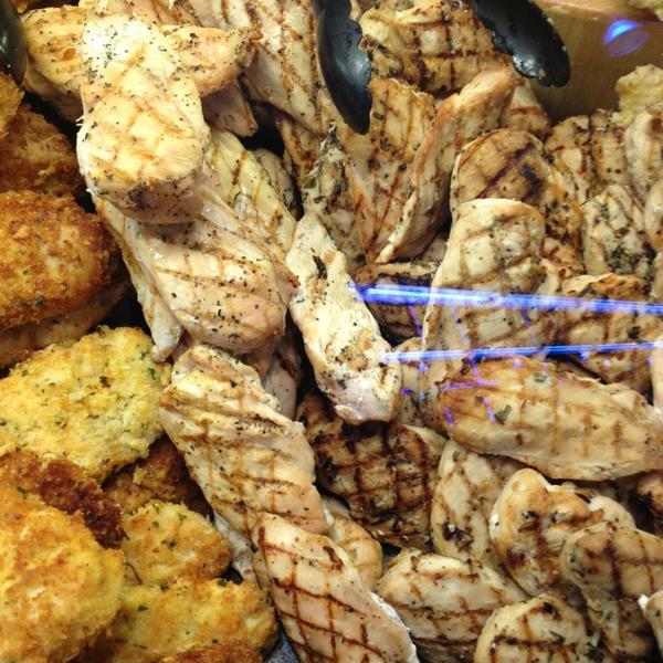 Photo taken at Whole Foods Market by goko.usa on 2/16/2013-德克萨斯州达拉斯卢姆阿尔托路4100号 Photo taken at Whole Foods Market by goko.usa on 2/16/2013