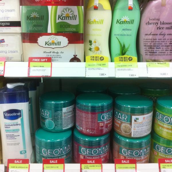 Photo taken at 올리브영 (OLIVE YOUNG) by Yuki N. on 1/29/2013