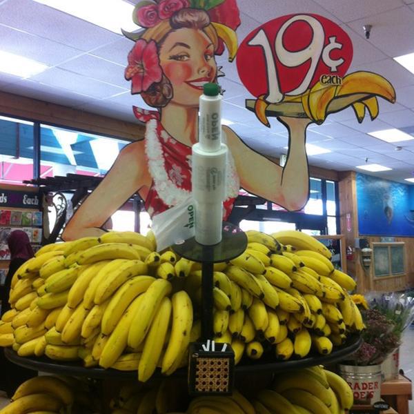 Photo taken at Trader Joe's by Justin R. on 5/6/2012-加尼福尼亚文图拉维多利亚大道1795(罗尔斯顿和月亮街间) Photo taken at Trader Joe's by Justin R. on 5/6/2012