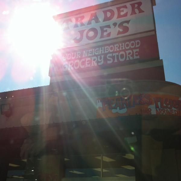 Photo taken at Trader Joe's by Andrea T. on 10/29/2012-加尼福尼亚 洛杉矶海波龙大道2738(在密苏里安大略省休闲街) Photo taken at Trader Joe's by Andrea T. on 10/29/2012