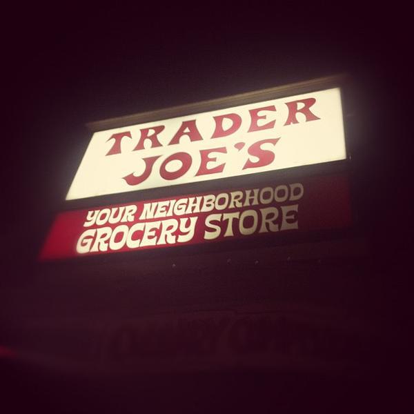 Photo taken at Trader Joe's by Luis M. on 4/8/2012-加尼福尼亚 洛杉矶海波龙大道2738(在密苏里安大略省休闲街) Photo taken at Trader Joe's by Luis M. on 4/8/2012