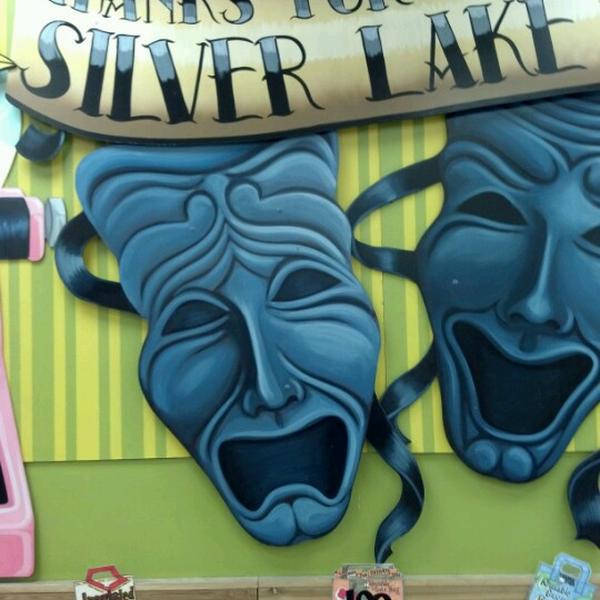 Photo taken at Trader Joe's by Vincent B A. on 6/21/2012-加尼福尼亚 洛杉矶海波龙大道2738(在密苏里安大略省休闲街) Photo taken at Trader Joe's by Vincent B A. on 6/21/2012